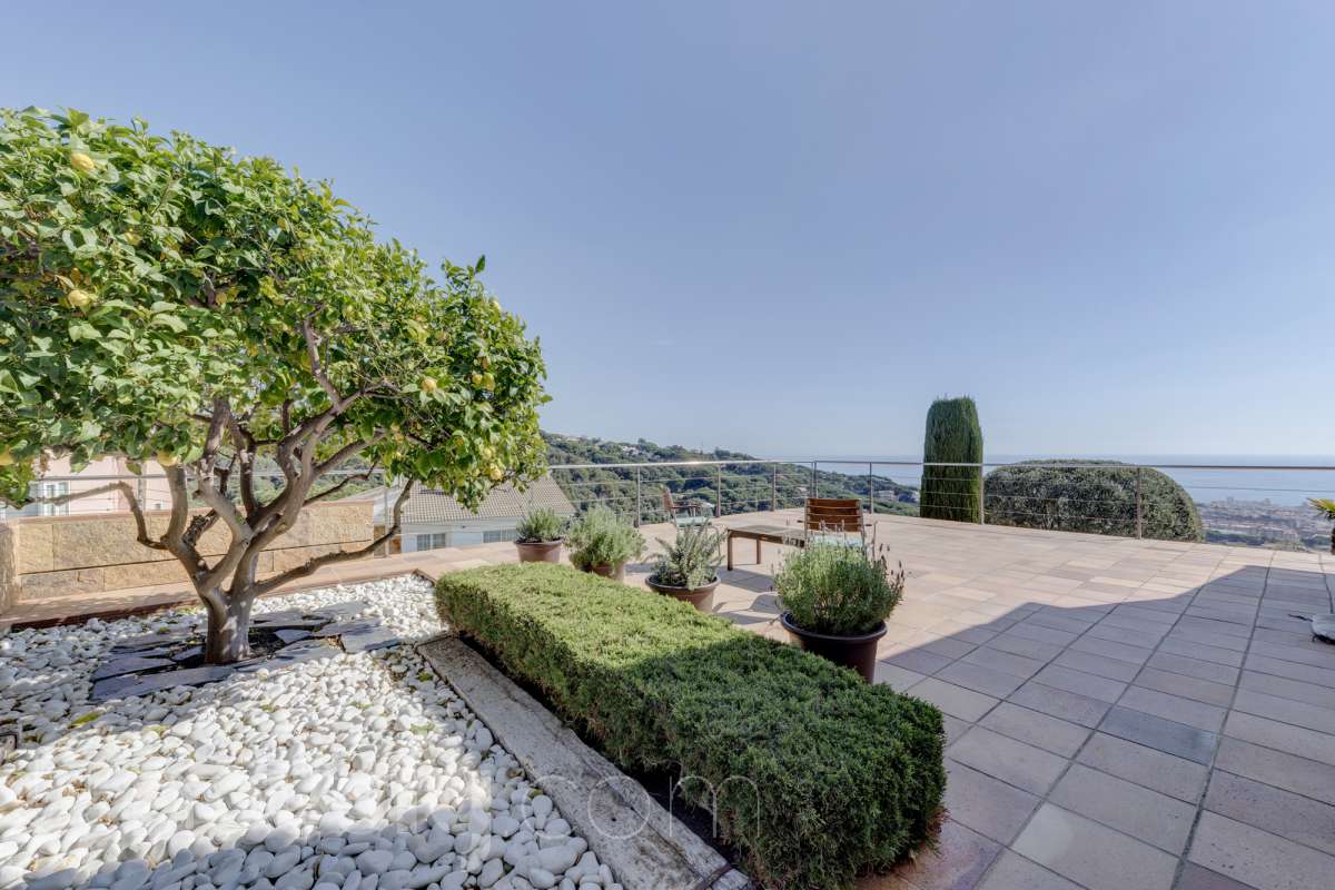 casas de lujo Chalet con amplio jardín en Mataró casas de lujo