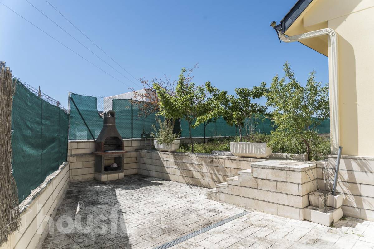Casa con Chimenea Housfy