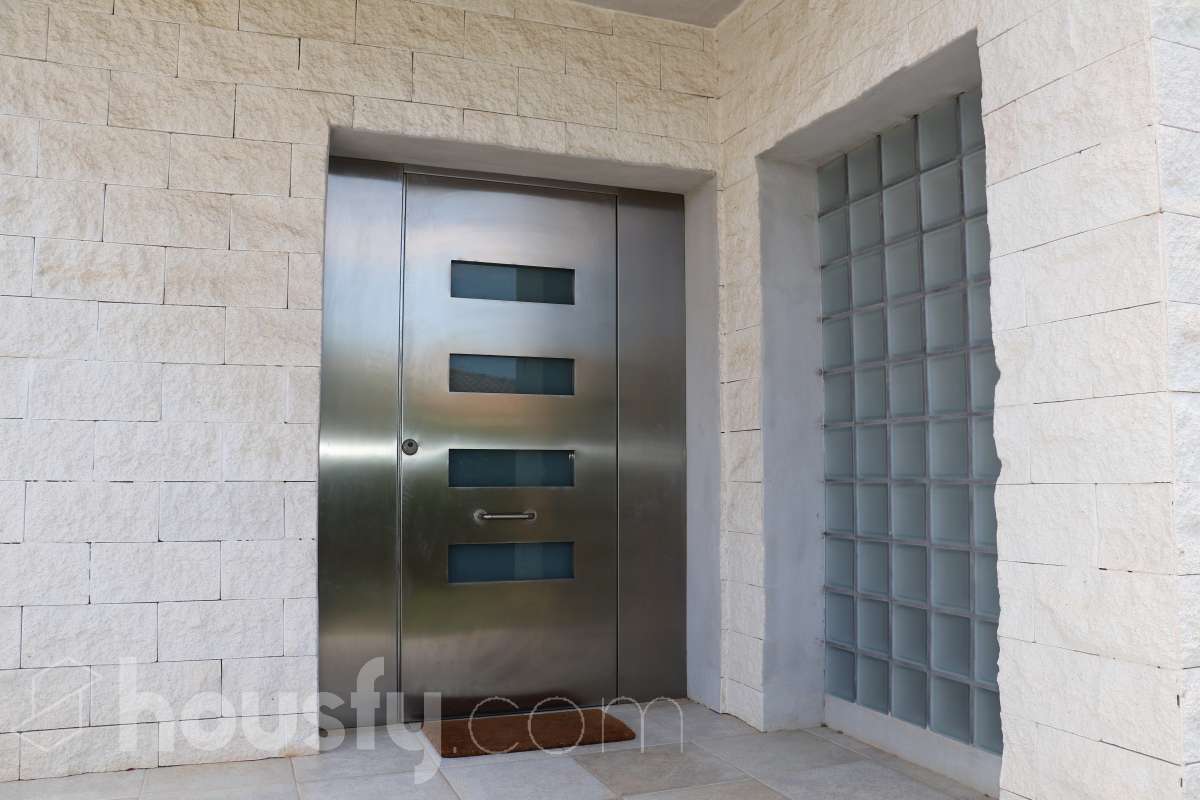 7 espectaculares puertas de entrada para sorprender a tu invitado | Housfy