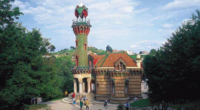 Pueblos más Bonitos España Comillas Capricho
